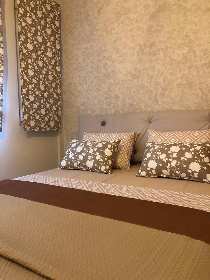 Nana Apartments Περαία
