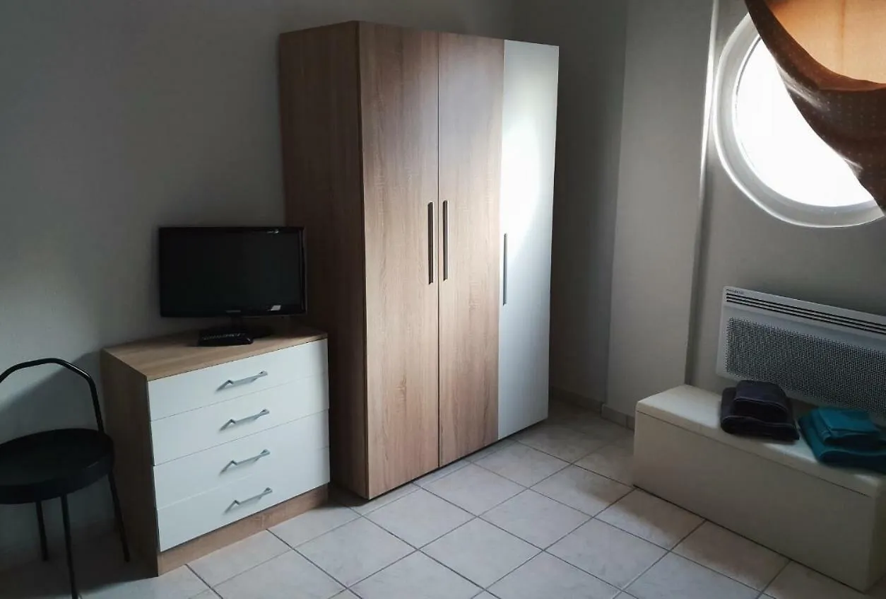 Nana Apartments Περαία 0*,  Ελλάδα